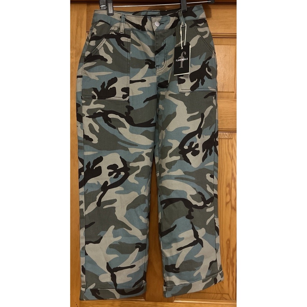 Flamingals Women's Camo Barrel Leg Crop Pants Sz Small